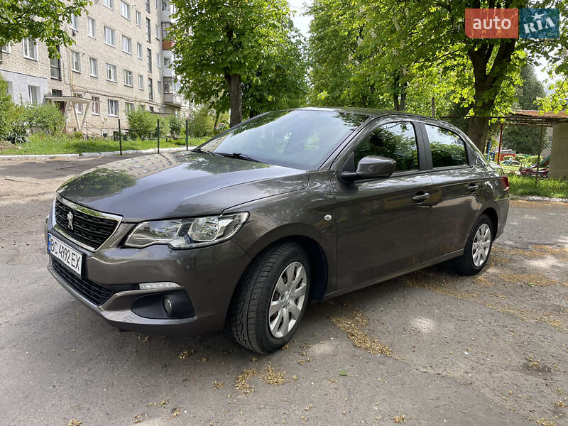 Седан Peugeot 301 2017 в Сокале