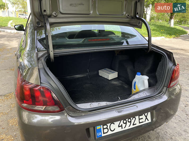 Седан Peugeot 301 2017 в Сокале