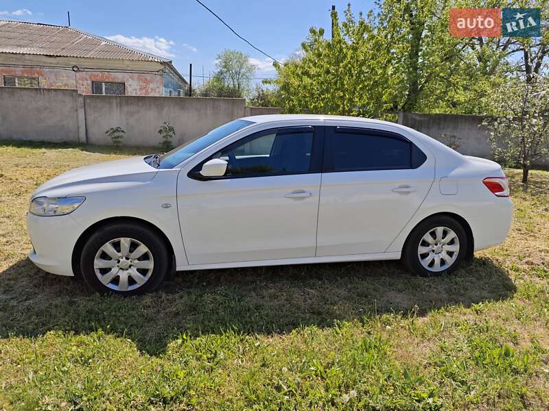 Седан Peugeot 301 2015 в 