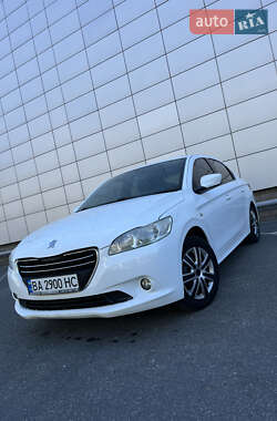 Седан Peugeot 301 2013 в Киеве