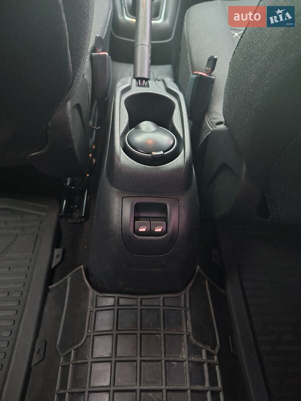 Седан Peugeot 301 2016 в Роздільній