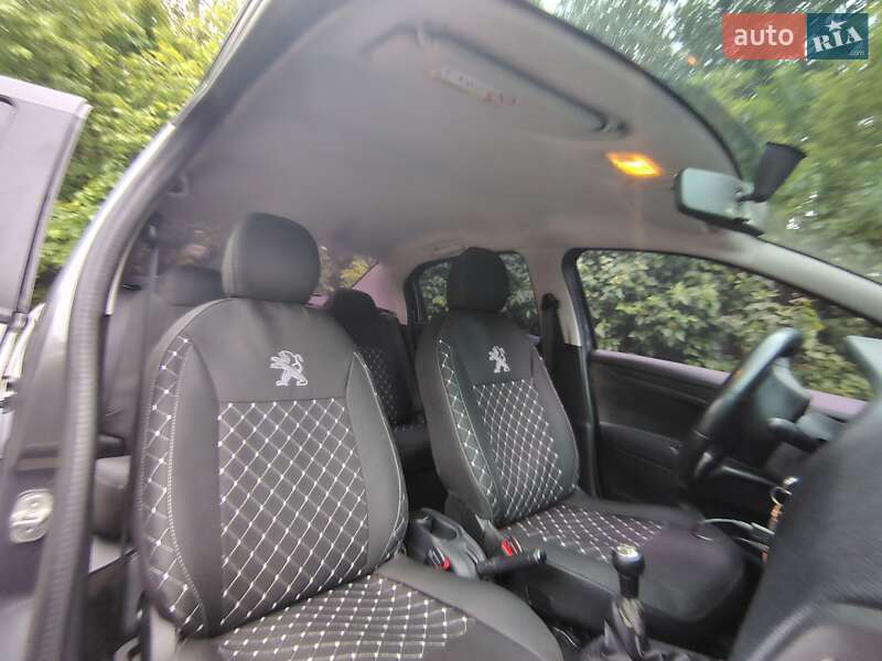 Седан Peugeot 301 2016 в Роздільній