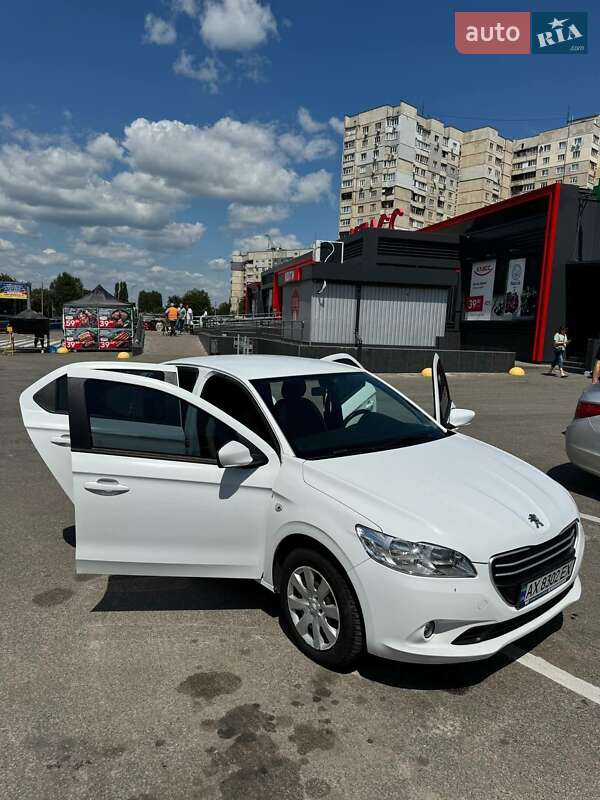 Седан Peugeot 301 2015 в Харькове