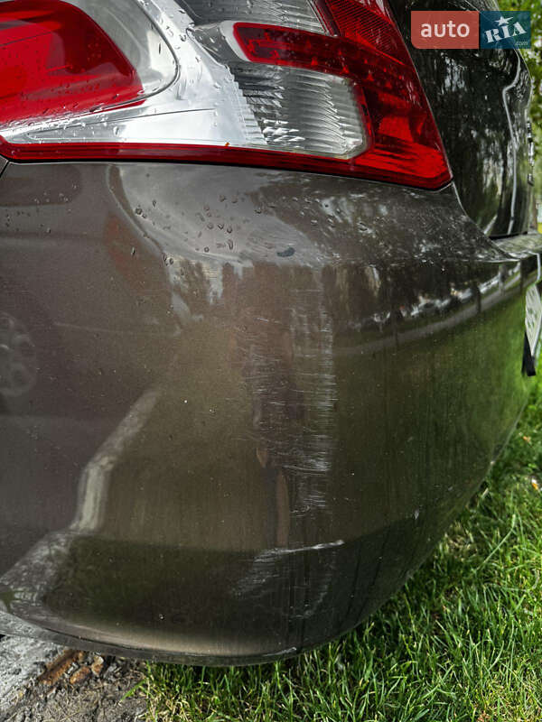 Седан Peugeot 301 2013 в Києві