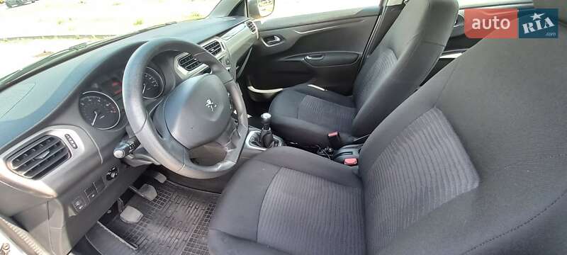 Седан Peugeot 301 2018 в Львове