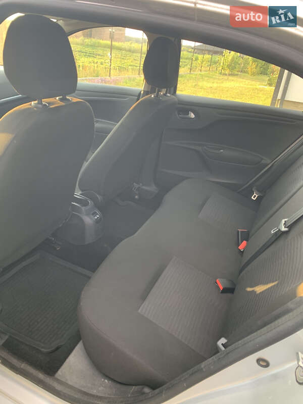 Седан Peugeot 301 2014 в Луцьку