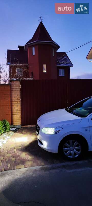 Седан Peugeot 301 2013 в Горішніх Плавнях
