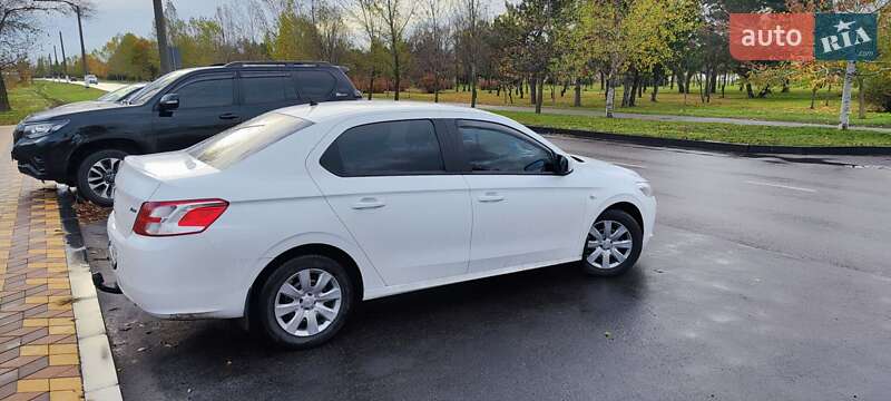 Седан Peugeot 301 2013 в Горішніх Плавнях