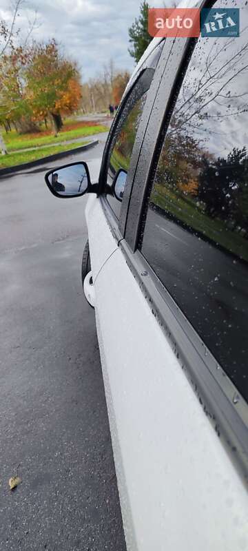 Седан Peugeot 301 2013 в Горішніх Плавнях