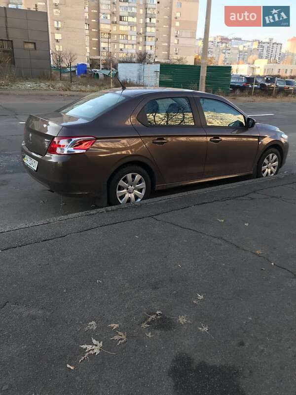 Седан Peugeot 301 2014 в Киеве