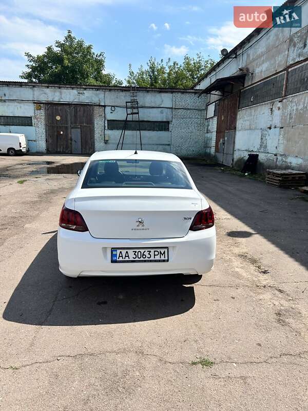 Седан Peugeot 301 2017 в Києві