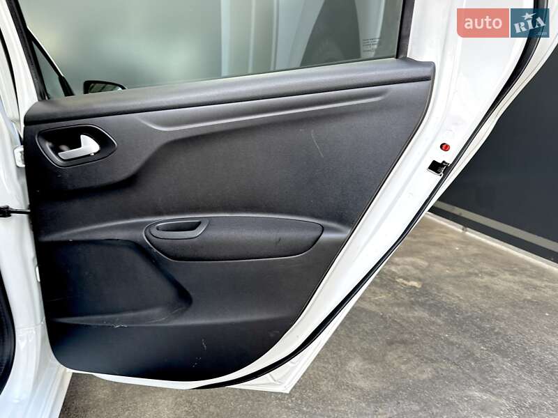 Седан Peugeot 301 2020 в Києві