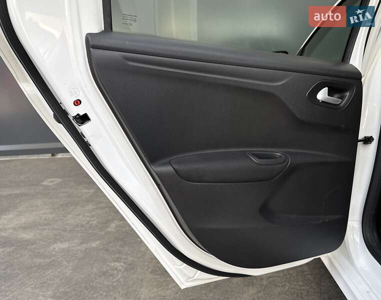 Седан Peugeot 301 2020 в Києві