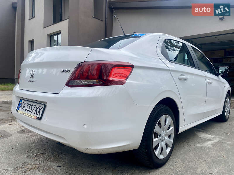 Седан Peugeot 301 2018 в Киеве