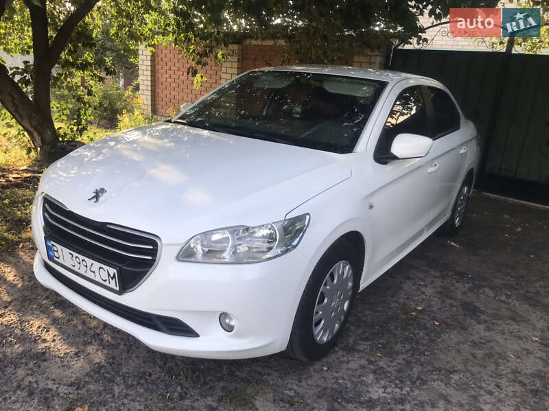 Седан Peugeot 301 2016 в Карлівці