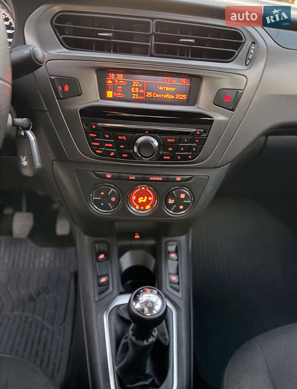 Седан Peugeot 301 2017 в Днепре