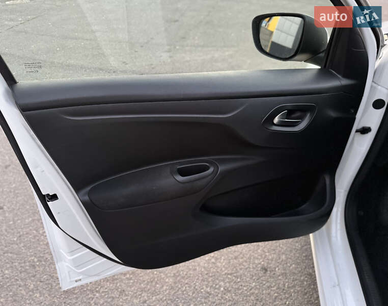 Седан Peugeot 301 2017 в Днепре