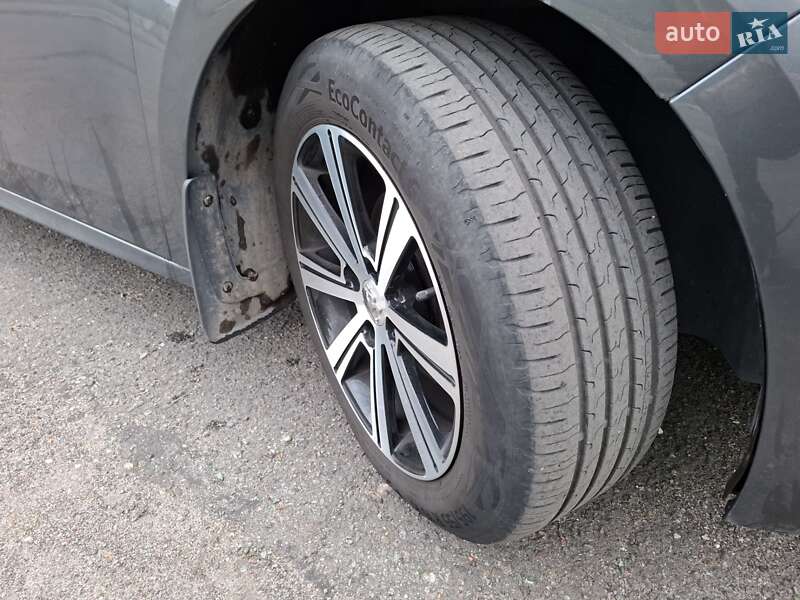 Седан Peugeot 301 2013 в Каменском