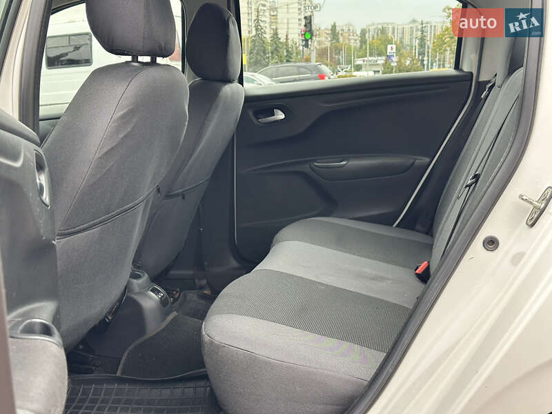 Седан Peugeot 301 2013 в Киеве