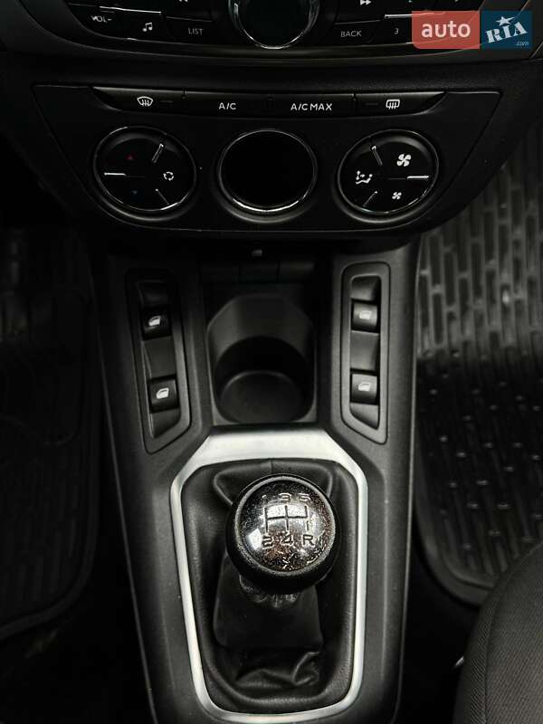 Седан Peugeot 301 2018 в Киеве