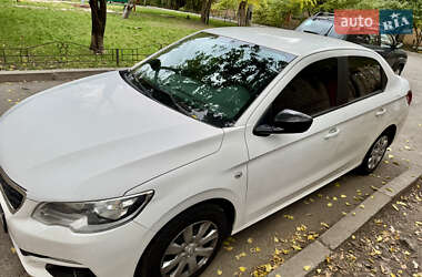 Седан Peugeot 301 2017 в Києві