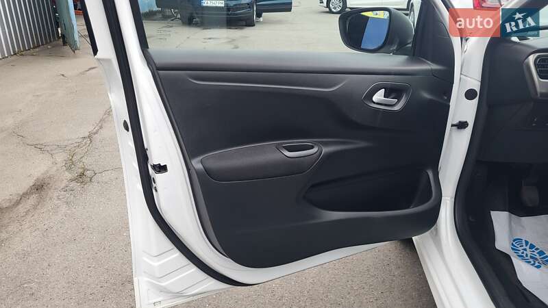 Седан Peugeot 301 2021 в Киеве