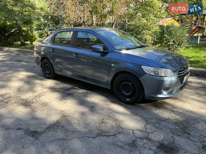 Седан Peugeot 301 2016 в Киеве
