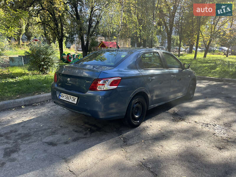 Седан Peugeot 301 2016 в Киеве