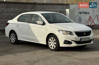 Седан Peugeot 301 2017 в Киеве