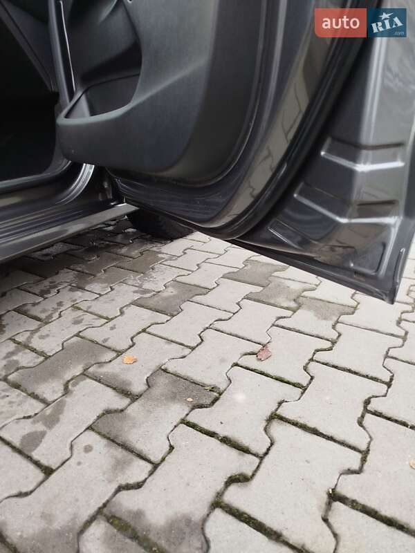 Седан Peugeot 301 2019 в Виноградові