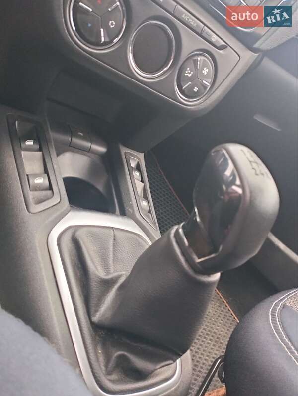 Седан Peugeot 301 2016 в Шепетовке