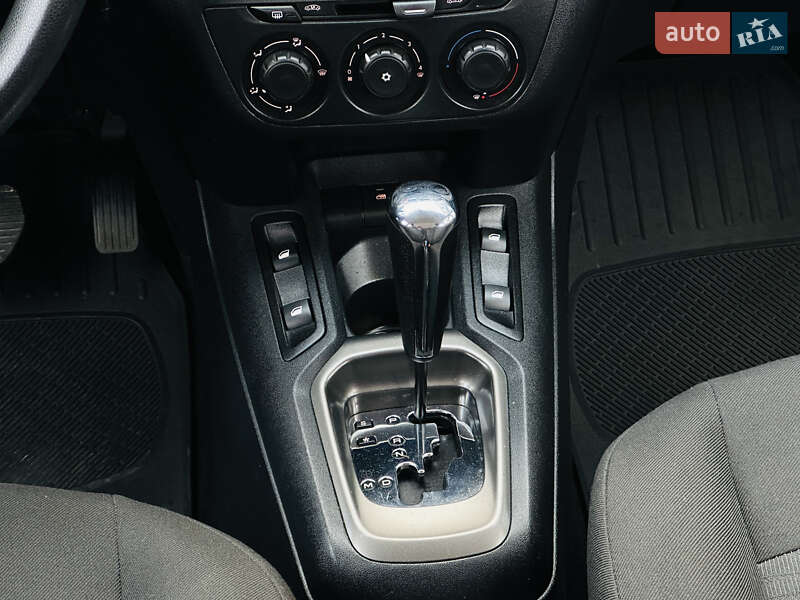 Седан Peugeot 301 2013 в Харькове