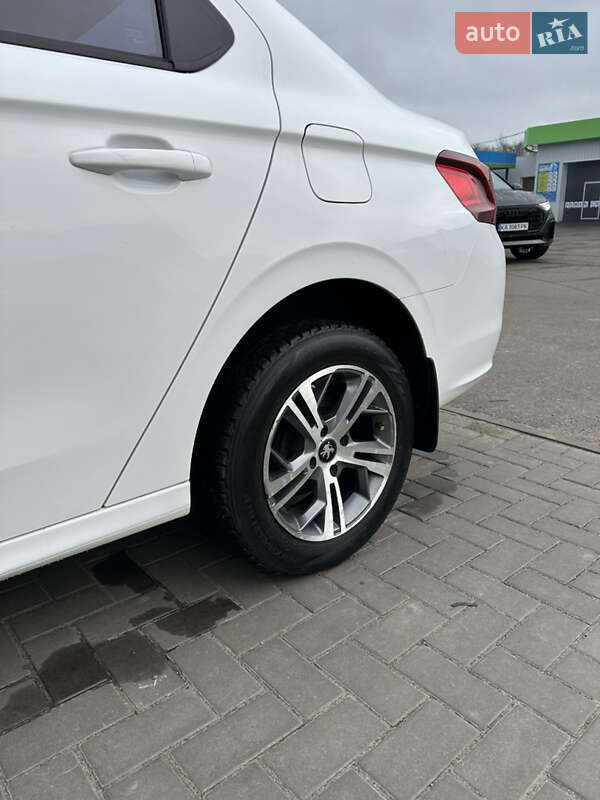 Седан Peugeot 301 2018 в Кременчуці