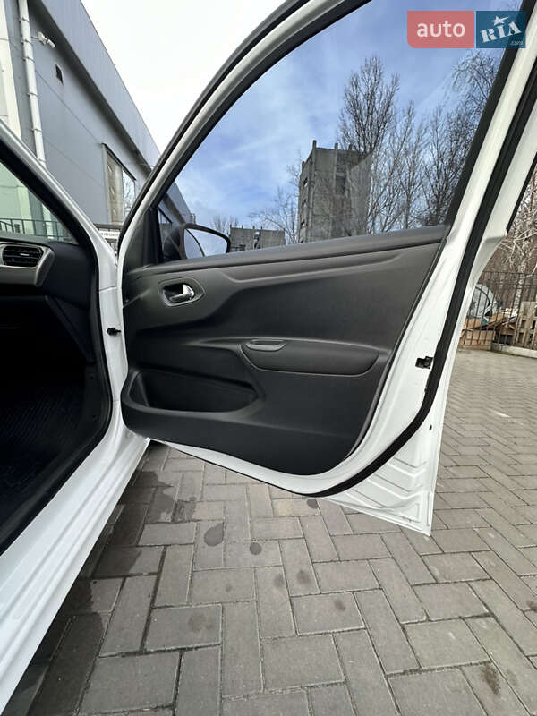 Седан Peugeot 301 2018 в Кременчуці