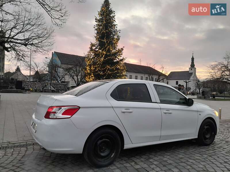 Седан Peugeot 301 2013 в Виноградові