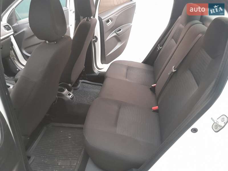 Седан Peugeot 301 2013 в Виноградові