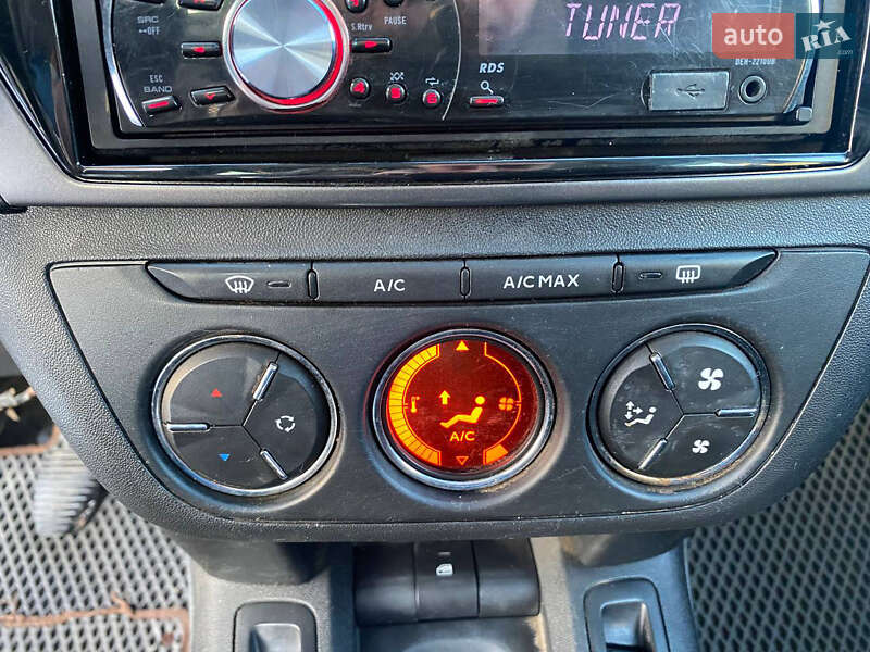 Седан Peugeot 301 2013 в Изяславе