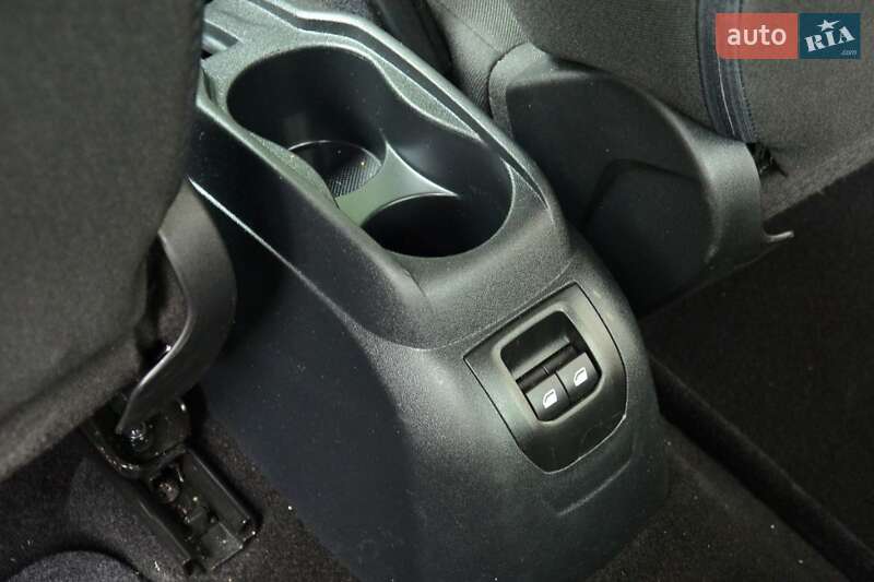 Седан Peugeot 301 2019 в Днепре