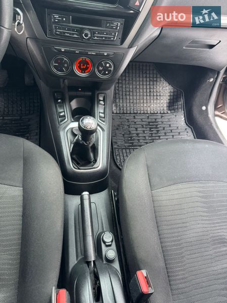 Седан Peugeot 301 2015 в Харькове