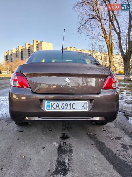 Седан Peugeot 301 2015 в Киеве