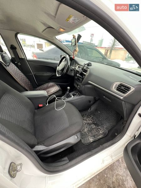 Седан Peugeot 301 2016 в Львове