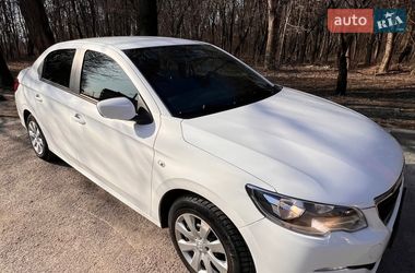Седан Peugeot 301 2017 в Львове