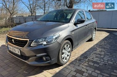 Седан Peugeot 301 2020 в Ружині