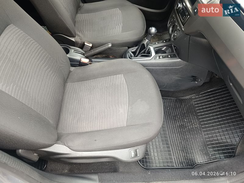 Седан Peugeot 301 2017 в Киеве