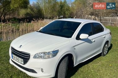 Седан Peugeot 301 2016 в Звягелі
