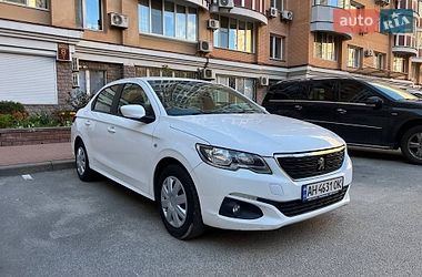 Седан Peugeot 301 2020 в Киеве