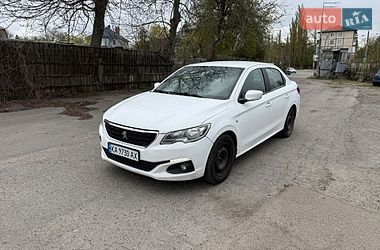 Седан Peugeot 301 2017 в Киеве