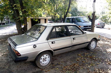 Седан Peugeot 305 1986 в Киеве