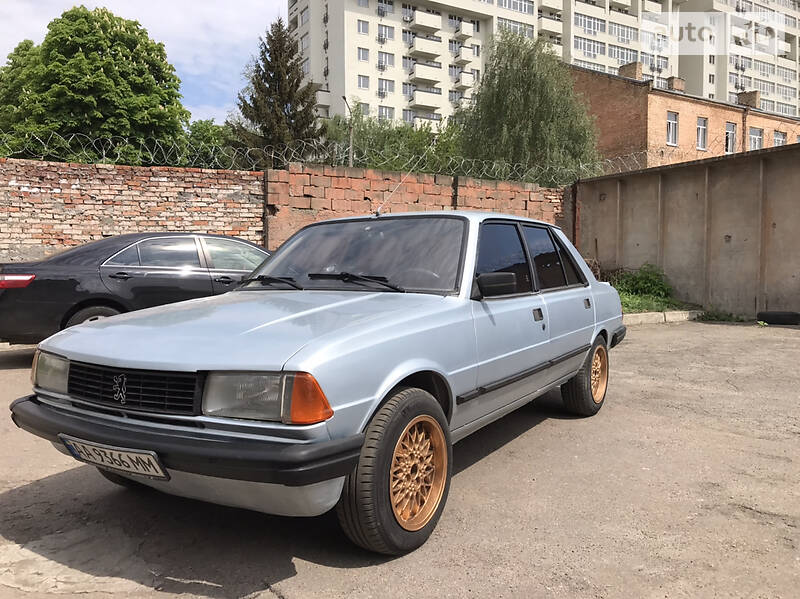 Седан Peugeot 305 1986 в Києві
