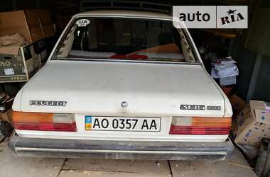 Седан Peugeot 305 1982 в Ужгороде